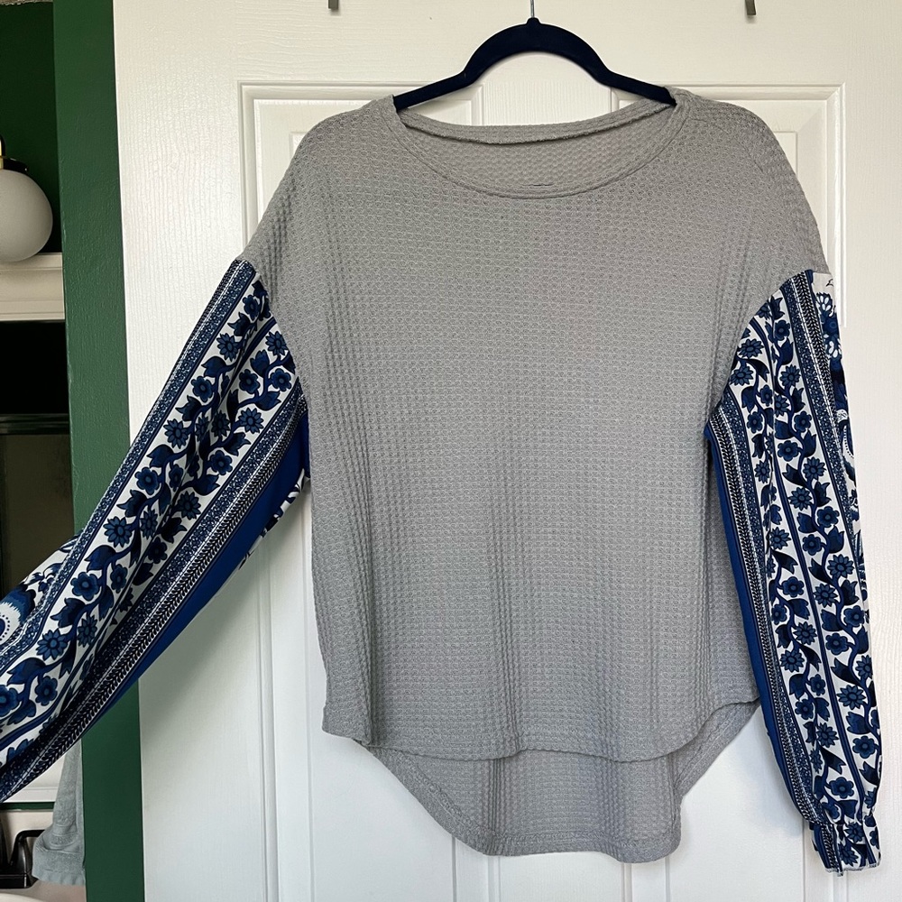 Knit sweater with flounce sleeve